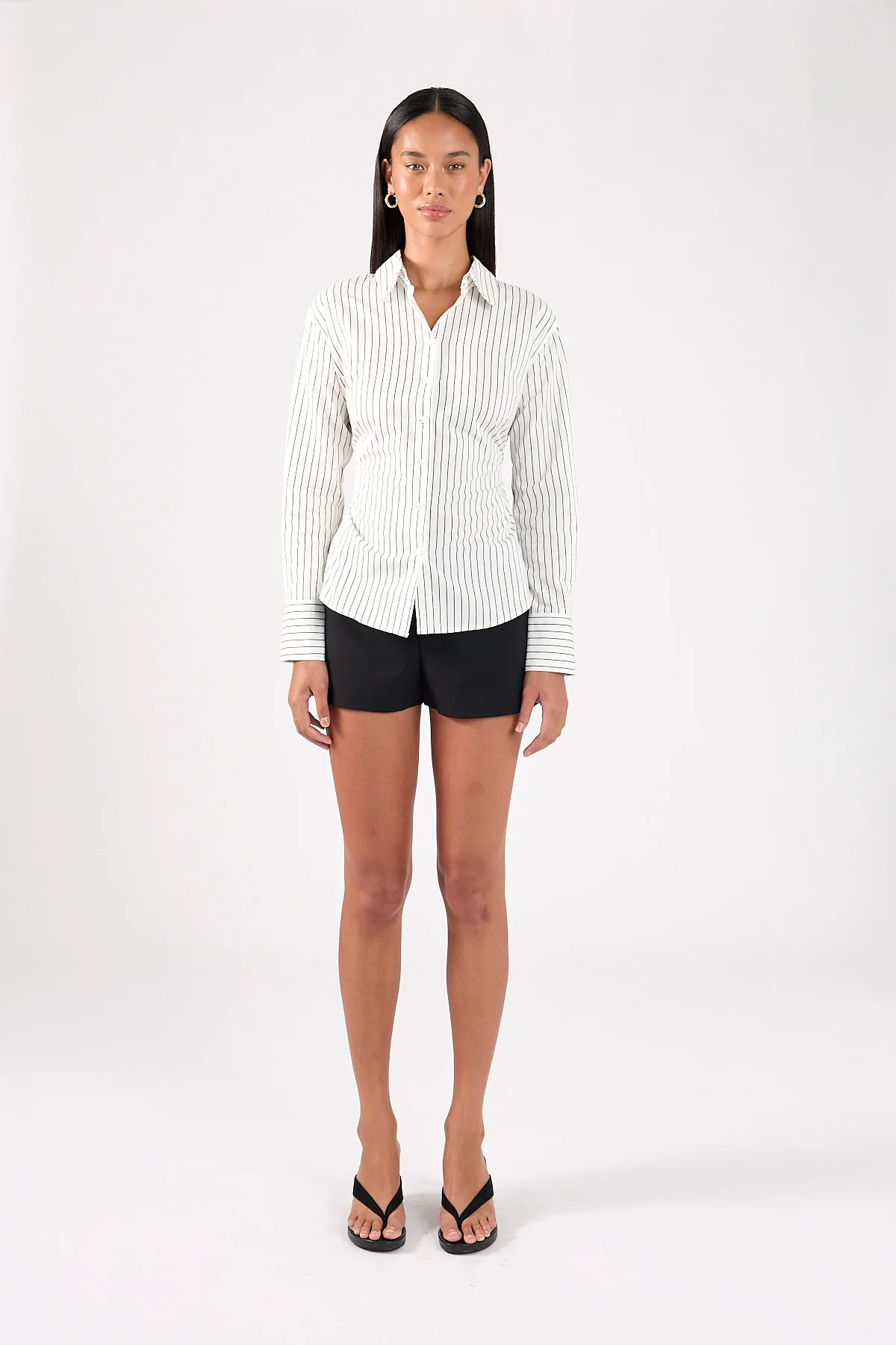 Perfect Stranger Giselle Mid Rise Shorts Black - Image 2