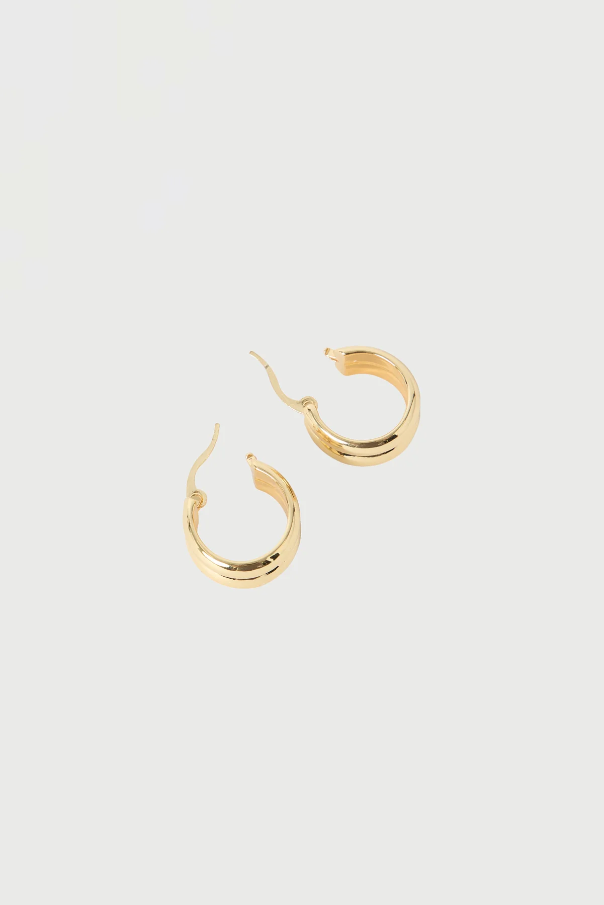Perfect Stranger Jessie Hoop Earring 18K Gold Plated - Image 2
