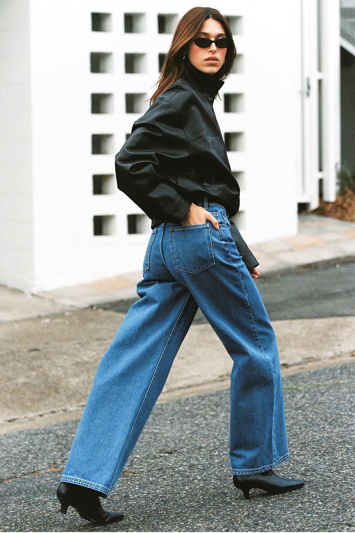 Perfect Stranger Mid Rise Baggy Jean Mid Blue Denim - Image 4
